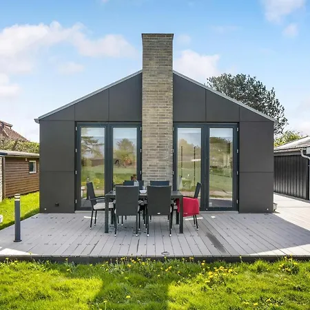 Three-bedroom In Semesterbostad *